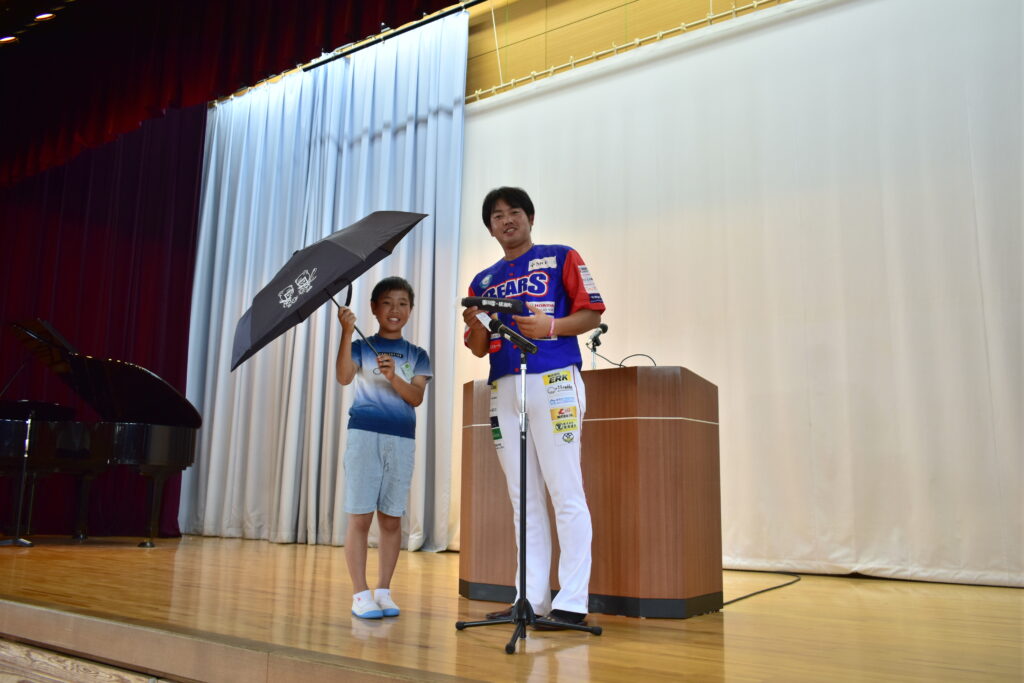 登下校も安全に！横瀬小学校に日傘を贈呈！